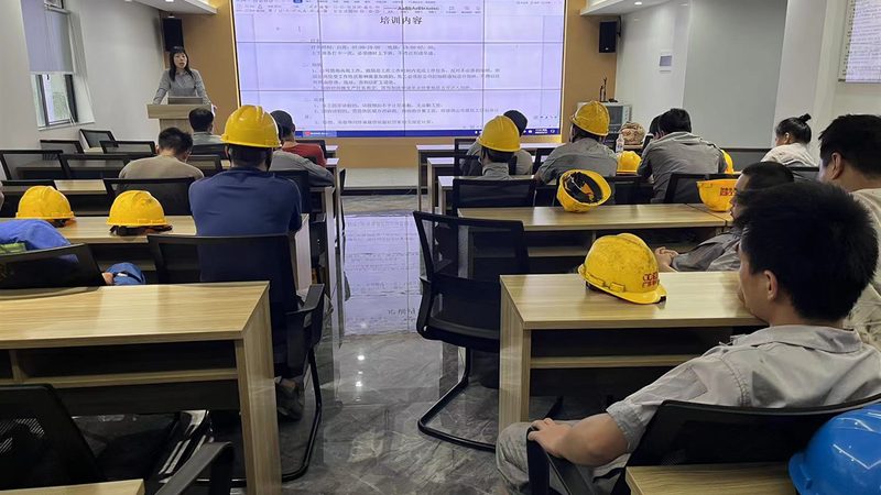小标题：自考本科背景下的培训需求