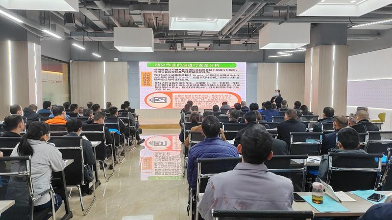 公司内训与户外拓展：两种培训方式的差异解析**