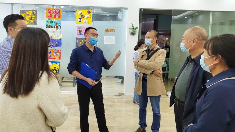 课程设置是成人高考学校教学的核心。在挑选学校时，关注以下方面：